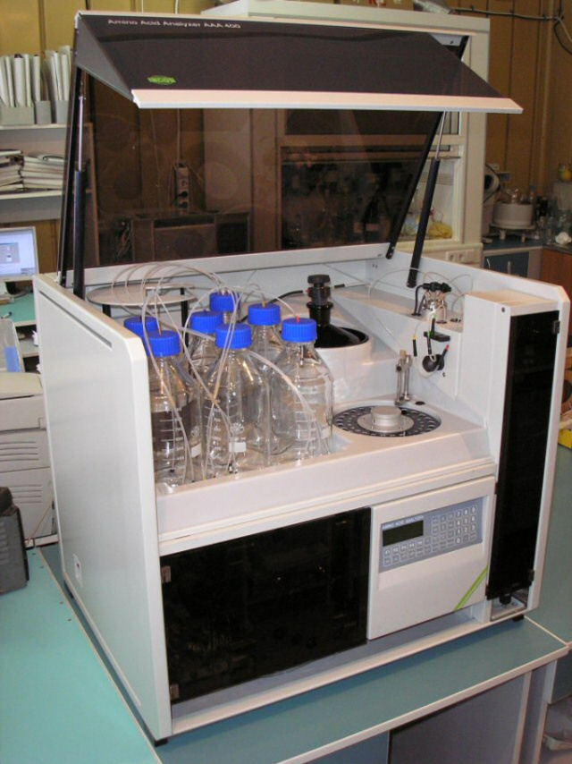 Автоматический анализатор аминокислот AAA 400