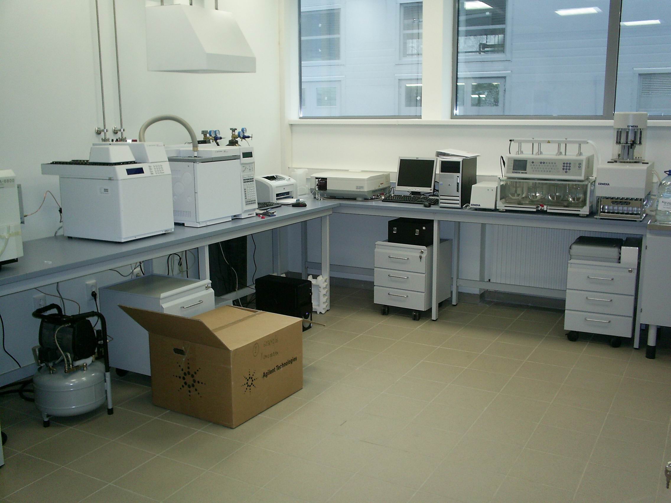 Лабораторное оборудование в лаборатории